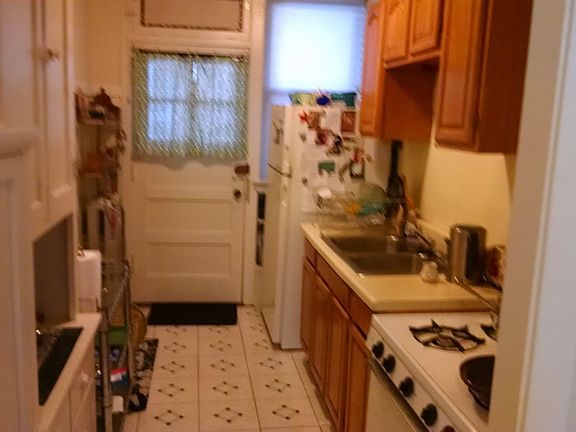 3rd image of 2317 W Ainslie St #2