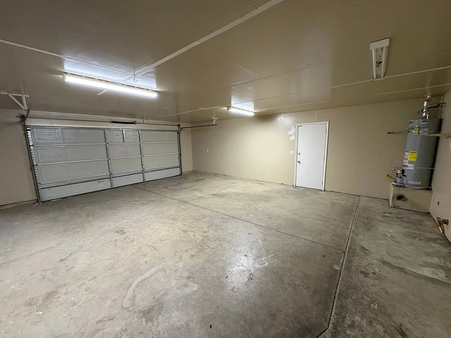 Spacious SW Visalia Home Rent Ready! — Photo 2