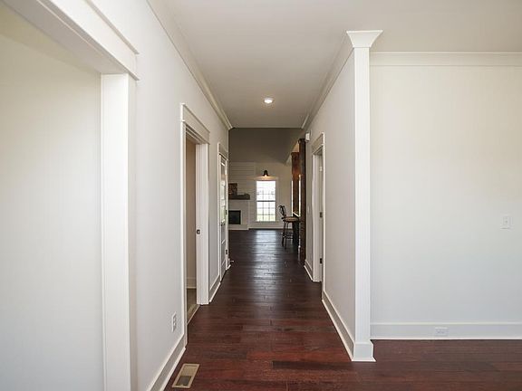3rd image of 2648 W Jefferson Pike