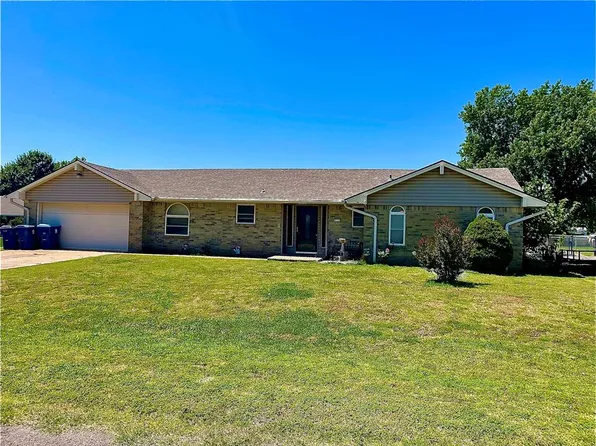 601 Meadow Ln, Tuttle, OK 73089