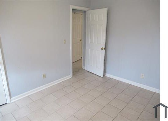 3rd image of 105 Dorchester Manor Blvd