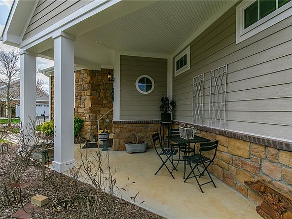 3rd image of 407 Ashley Woods Dr
