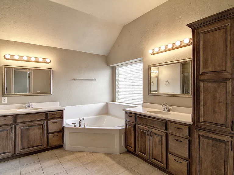15705 Himalaya Rdg — Photo 17
