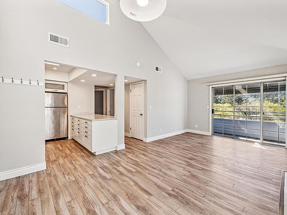 3rd image of 4 Ash Avenue #11