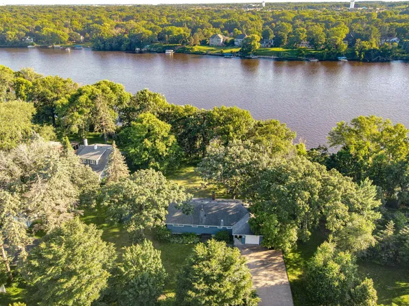 802 River Ln, Anoka, MN 55303