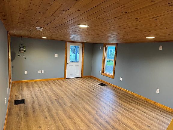 3rd image of 516 Vine St