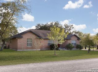 236 Cimarron Dr, Floresville, TX 78114