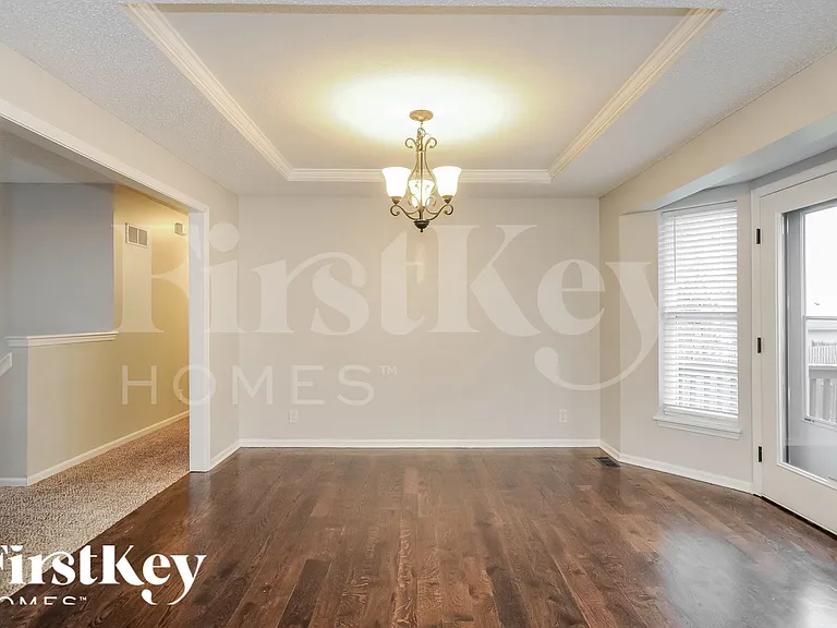 808 E 15th St — Photo 5