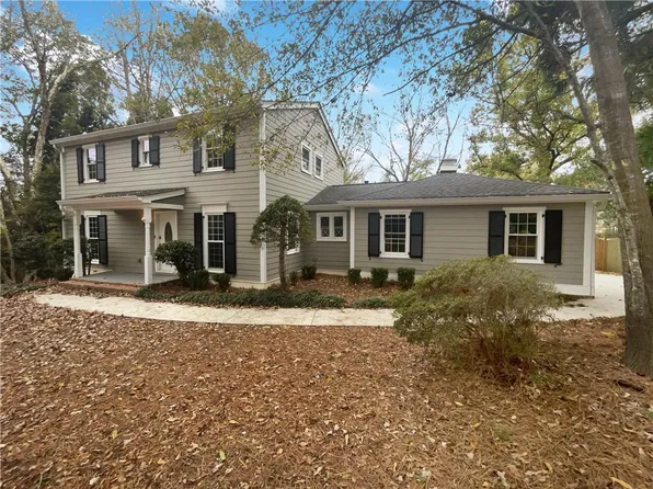 2824 Fontainebleau Dr, Dunwoody, GA 30360