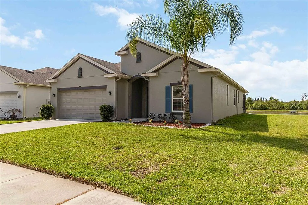 4 bed, 2.0 bath, 1859 sqft, $2,450 — Photo 3