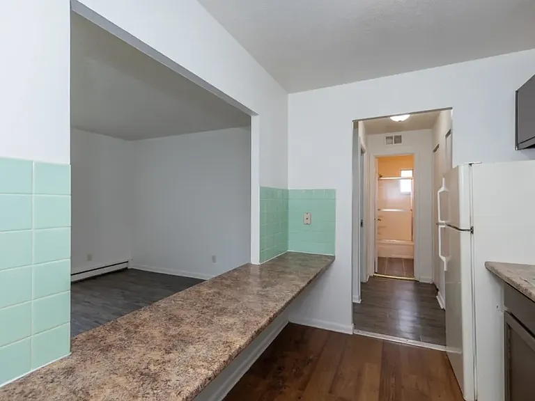 Water's Edge Apartments — Photo 8