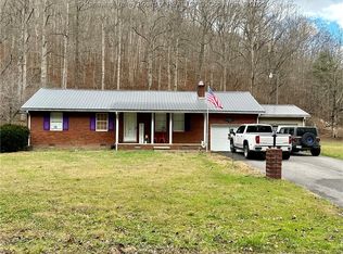 545 Long Fork Rd, Pecks Mill, WV 25547