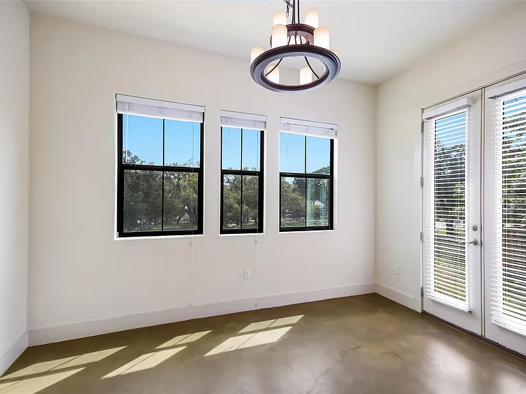 18400 Lakepoint Cv — Photo 11