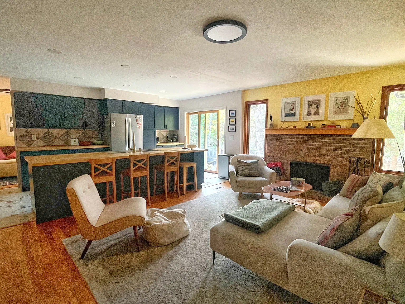 4 bed, 2676 sqft, $5,985 — Photo 2