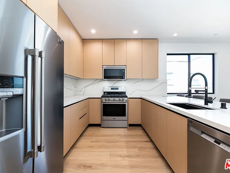 4615 Saint Charles Pl #1/2 — Photo 4
