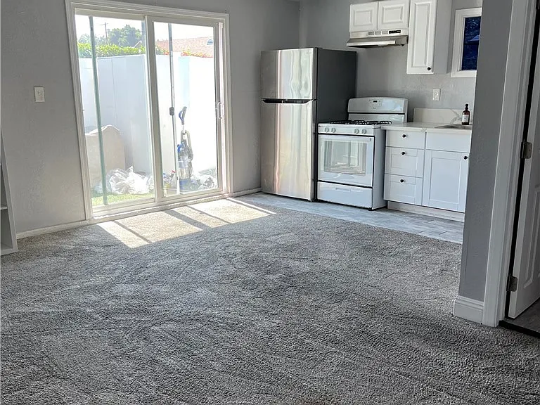 7068 Calvin Ave — Photo 2