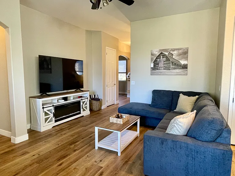 6760 E Devon Ct — Photo 3