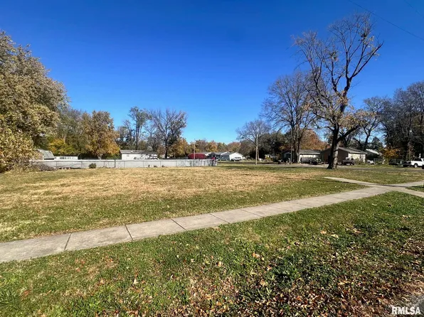 320 Farrell St, Jacksonville, IL 62650