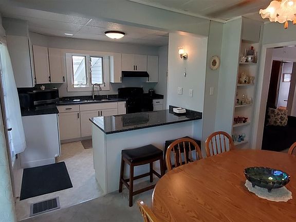 5th image of 1028 Morris St