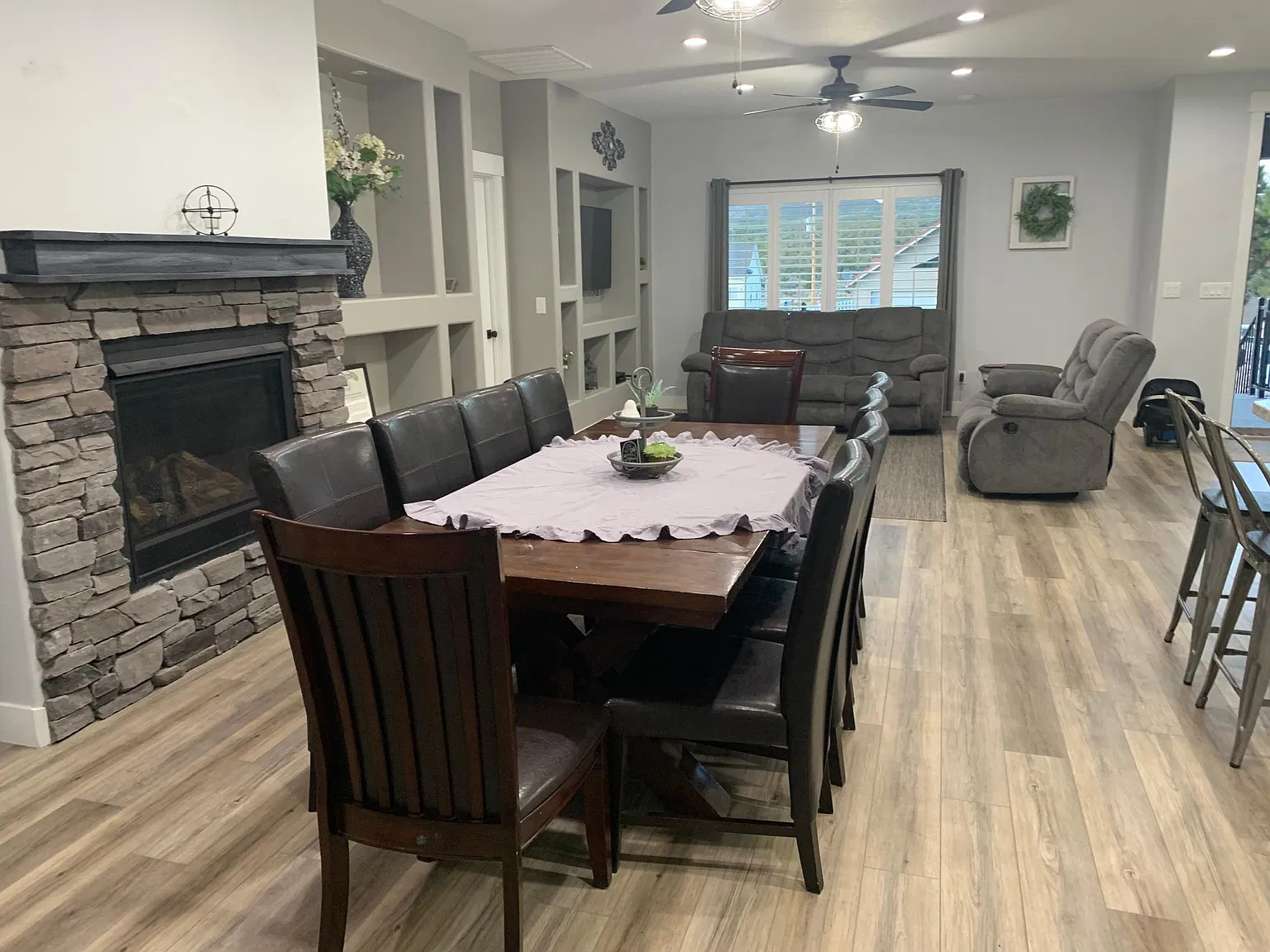 5 bed, 2020 sqft, $2,650 — Photo 3