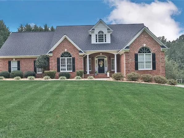 531 Westbrook St, Jonesville, NC 28642