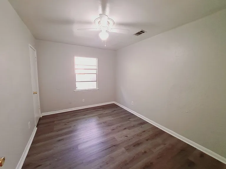 3831 Castle Hills Dr — Photo 13