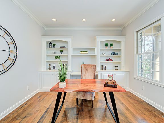 5th image of 6840 Royal Oakland Way