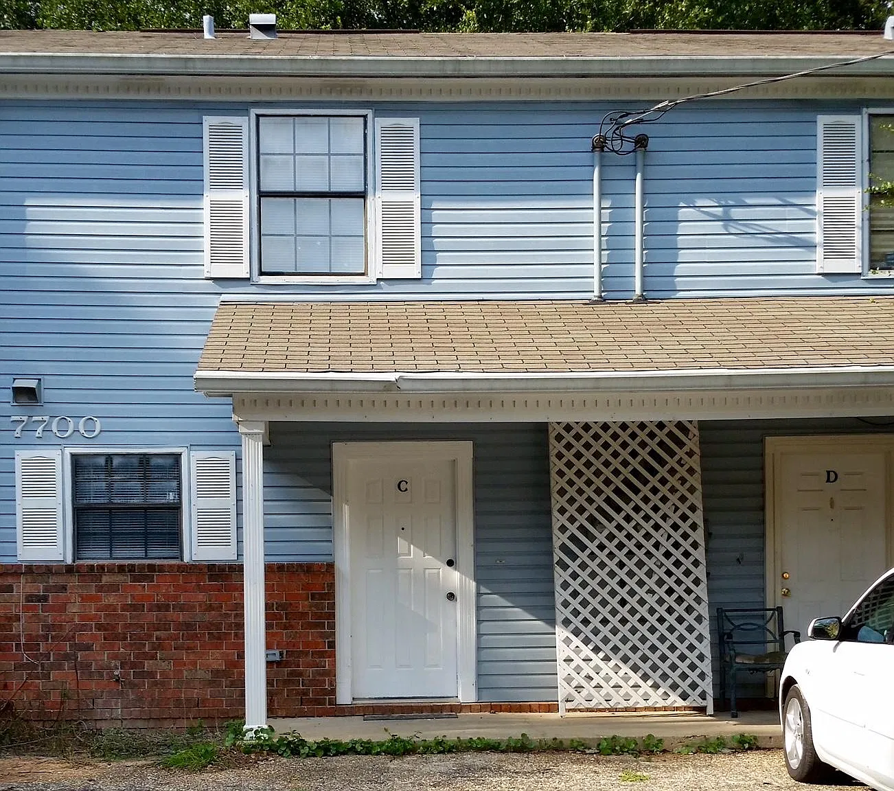 2 bed, 1.5 bath, 1100 sqft, $1,300 — Photo 1