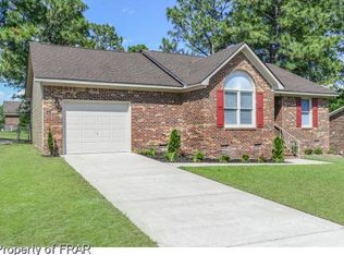 5714 Walkabout Rd, Hope Mills, NC 28348