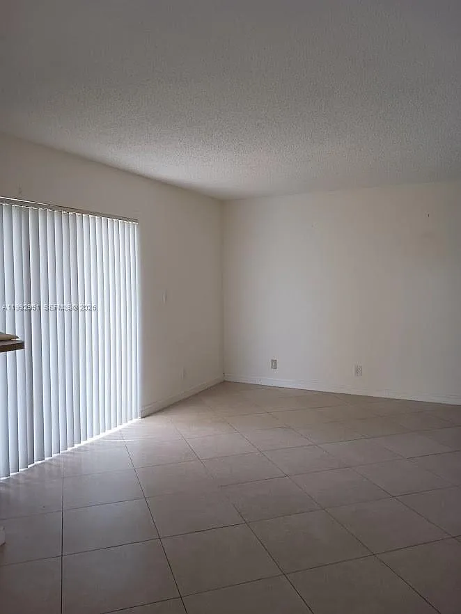 South Palm Place Condo — Photo 1