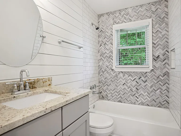 2318 Amesbury Ave — Photo 18