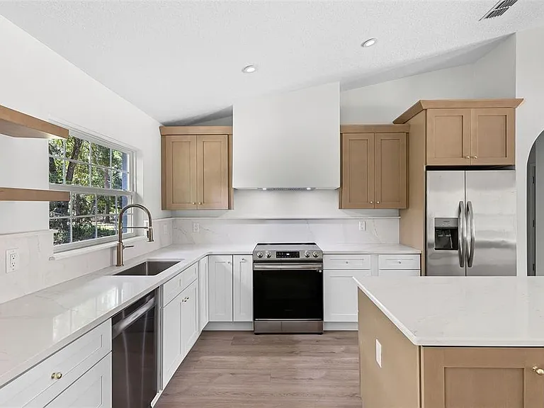 320 Kenora Dr — Photo 6