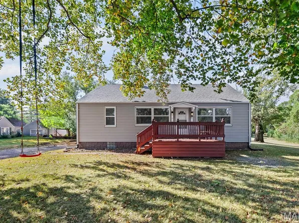 8 Hermitage Dr, Fairview Heights, IL 62208