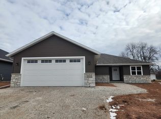 1013 Lotus Trl, Menasha, WI 54952