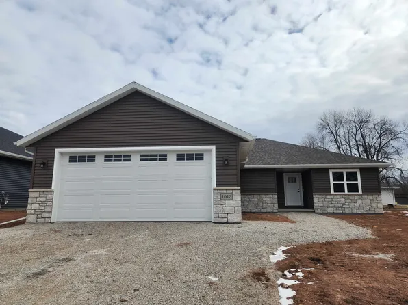 1013 Lotus Trl, Menasha, WI 54952