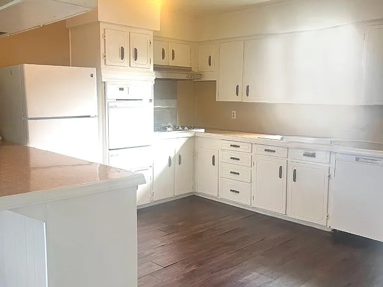 2916 Ernest St — Photo 4