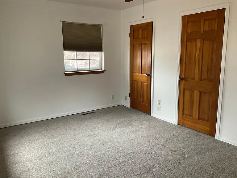 2721 Jefferson St — Photo 15
