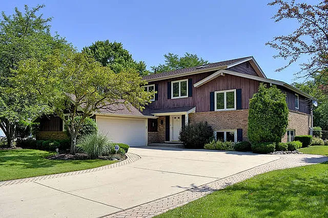 2517 Greenwood Rd photo 1