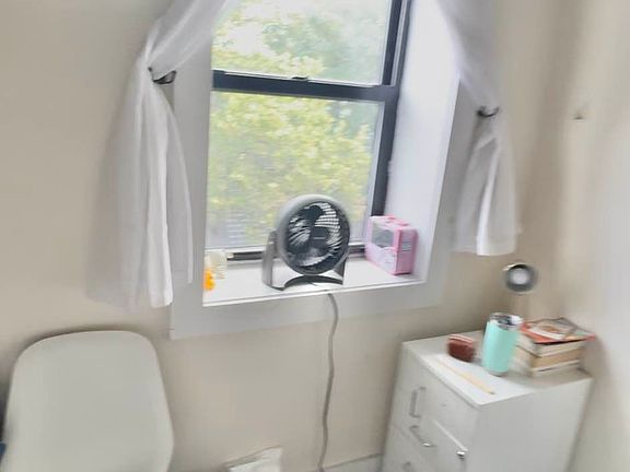 3rd image of 364 Bainbridge St APT 4