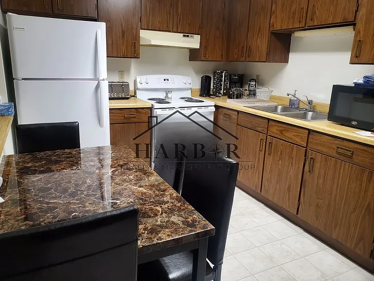 Valley View Apartments — Photo 38