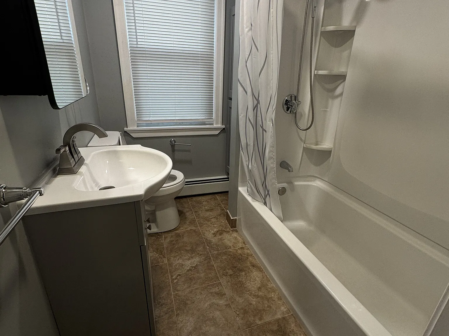 3 bed, 1000 sqft, $2,000 — Photo 3