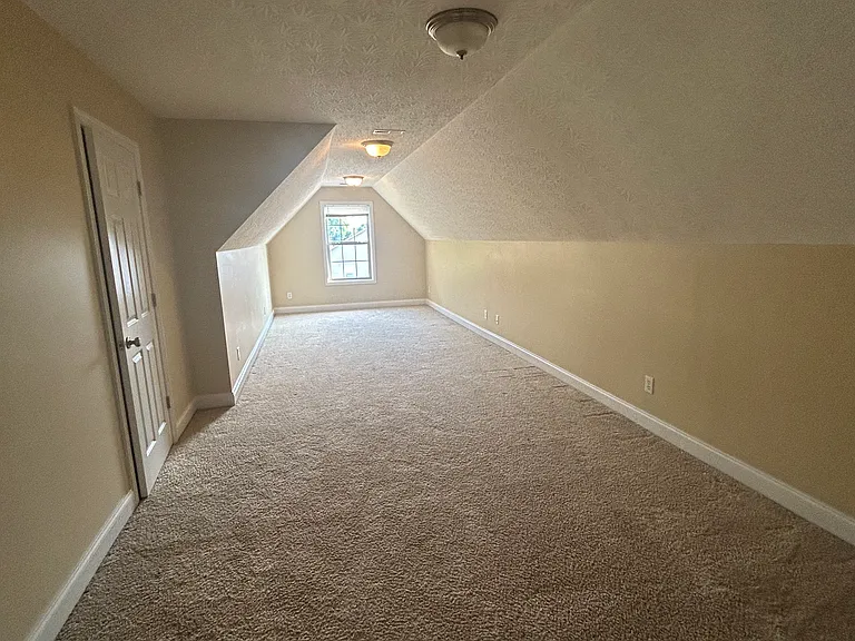 182 Pavilion Dr — Photo 32