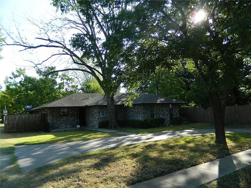 1st image of 204 Center St
