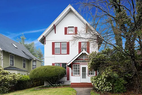 105 E Palisade Ave #B Photo 1