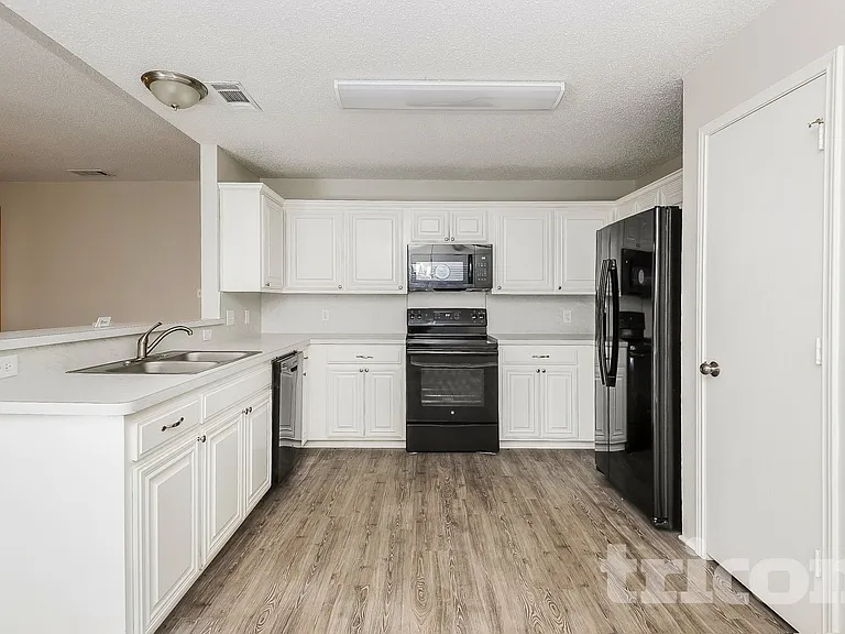 516 Cambridge Dr — Photo 5