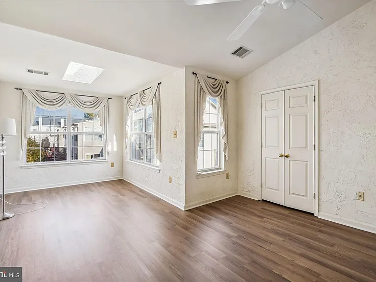 2409 Simpkins Farm Dr — Photo 28