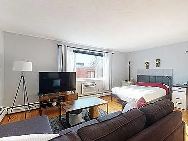 205 Kent St Photo 1