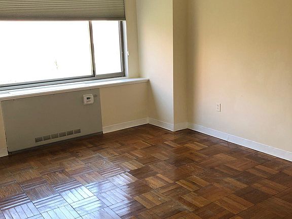 5th image of 1111 N Arlington Blvd #642