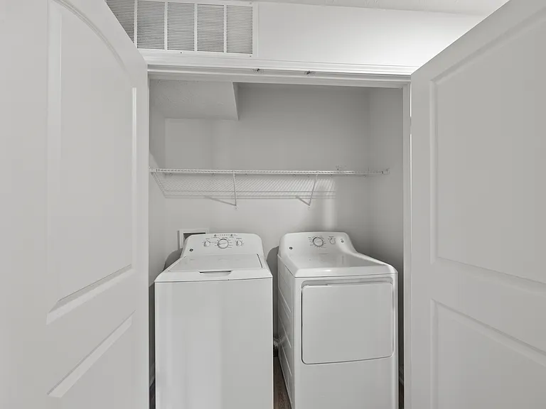 Whispering Creek Apartments — Photo 32