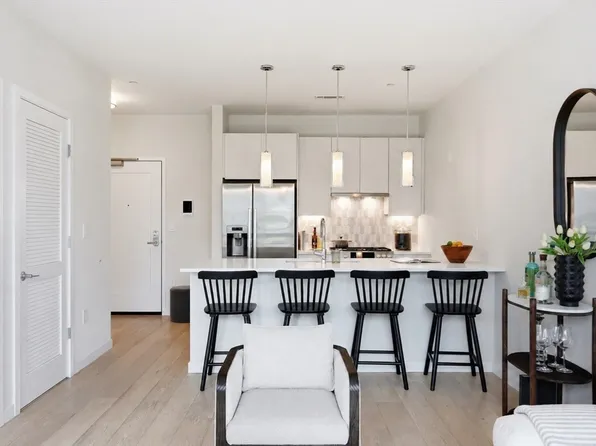 45 W 3rd St #305, South Boston, MA 02127